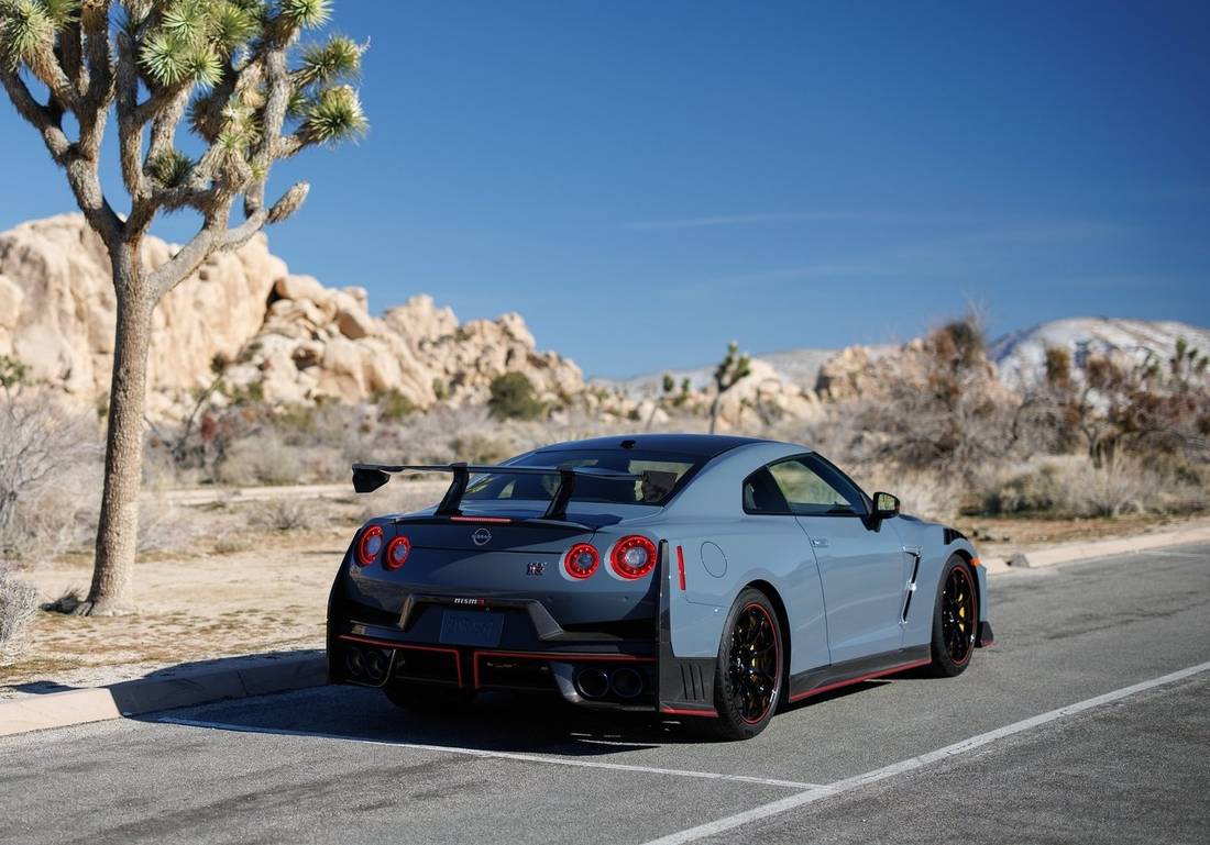 nissan-gt-r-nismo-back