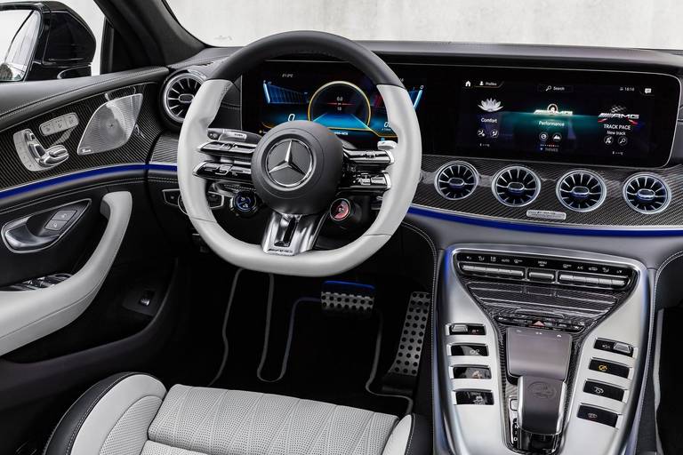 AMG-GT-4Tuerer-Interieur