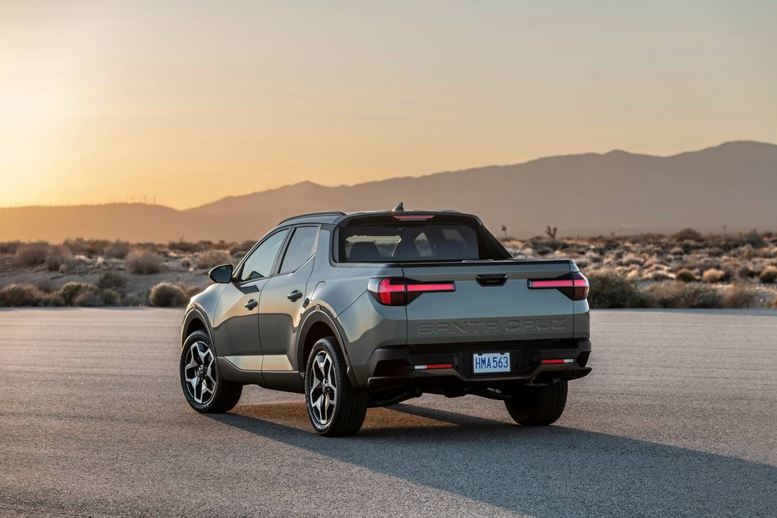 hyundai-santa-cruz-gray-back