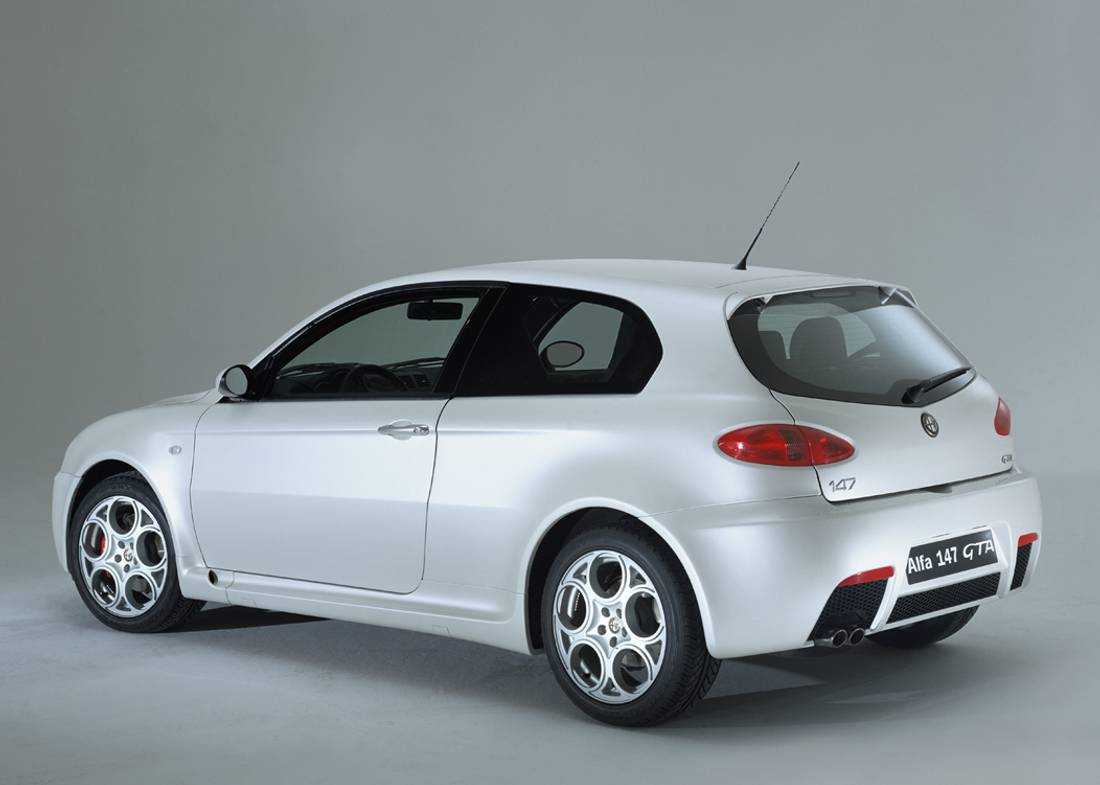 alfa-romeo-147-gta-back