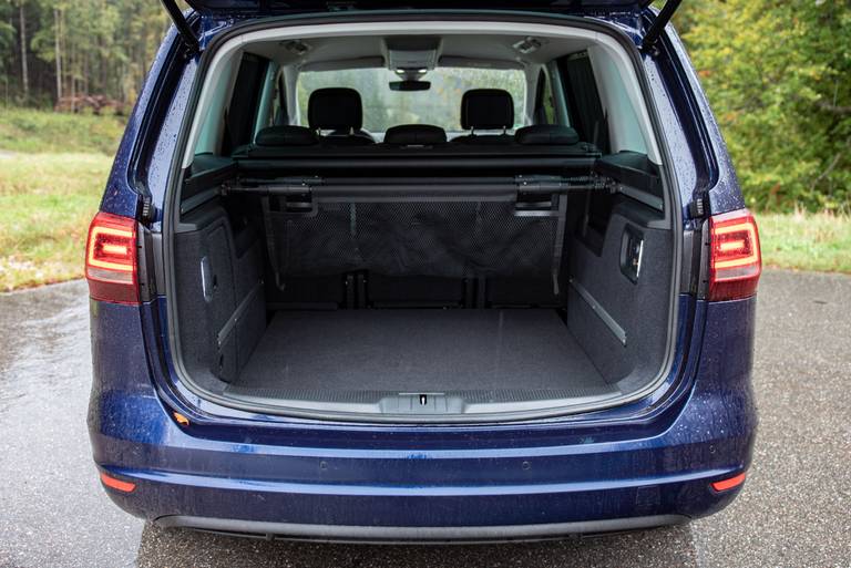 Volkswagen-Sharan-II-Highline-Trunk