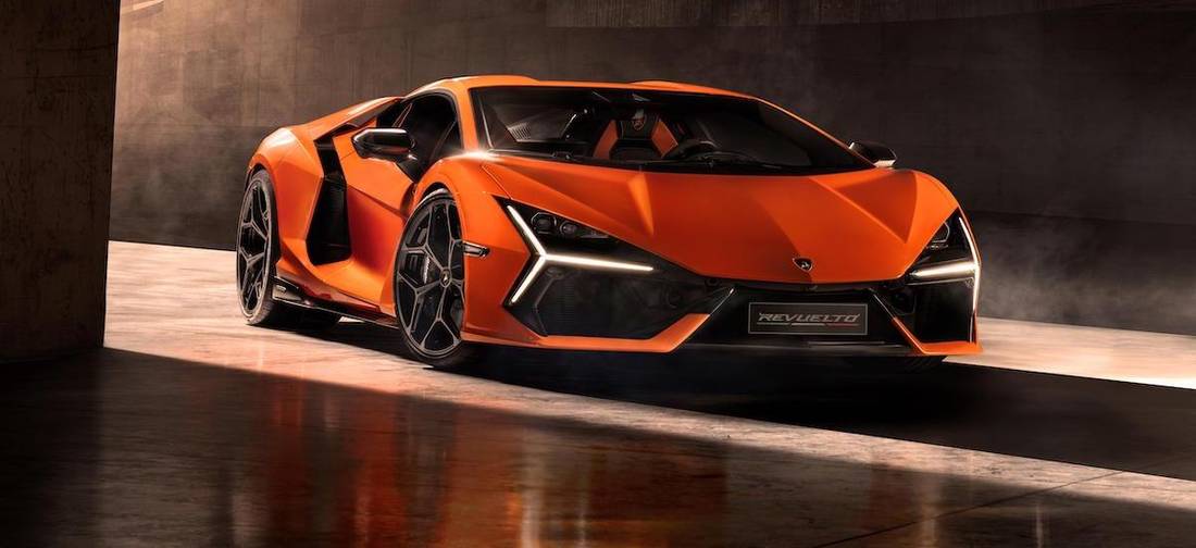 Lamborghini Revuelto (2023) banner