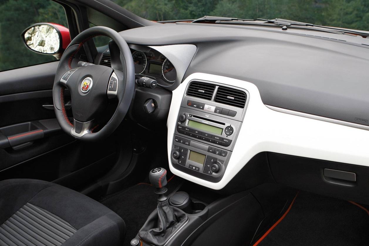 abarth-grande-punto-interior