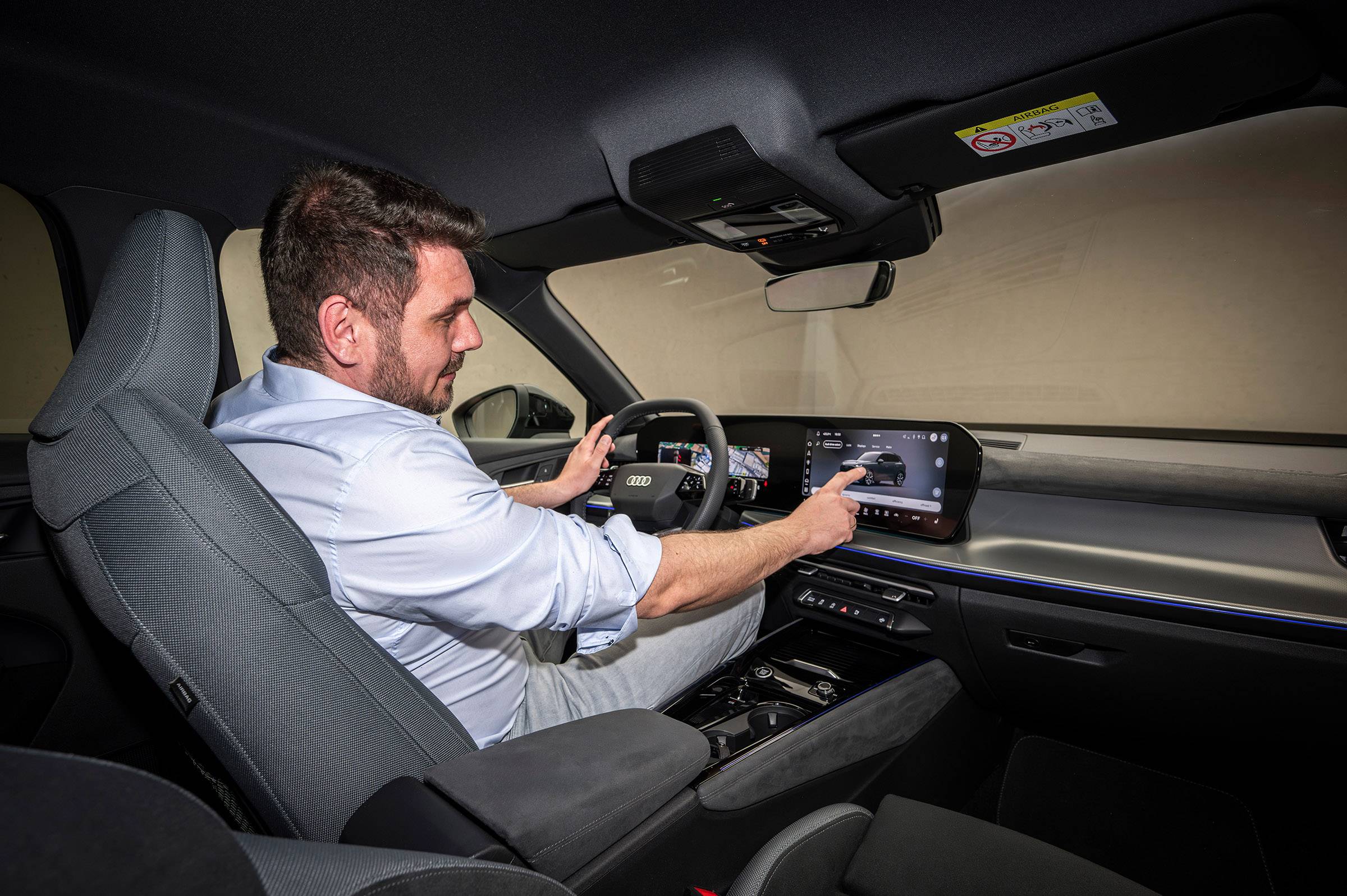 Audi Q3 2025 - TV Cockpit