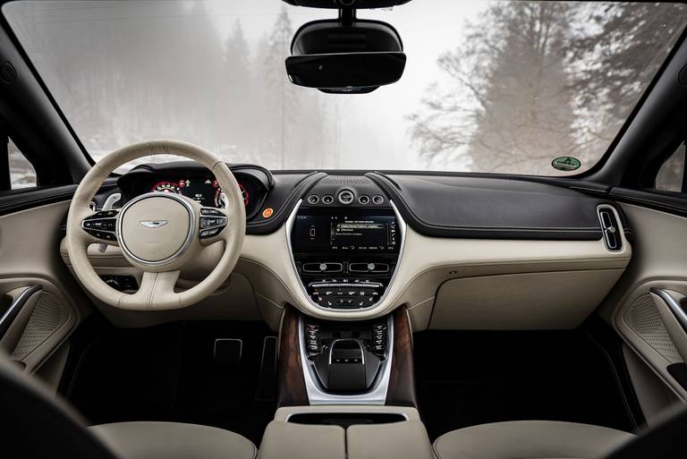 Aston-Martin-DXB-Interieur