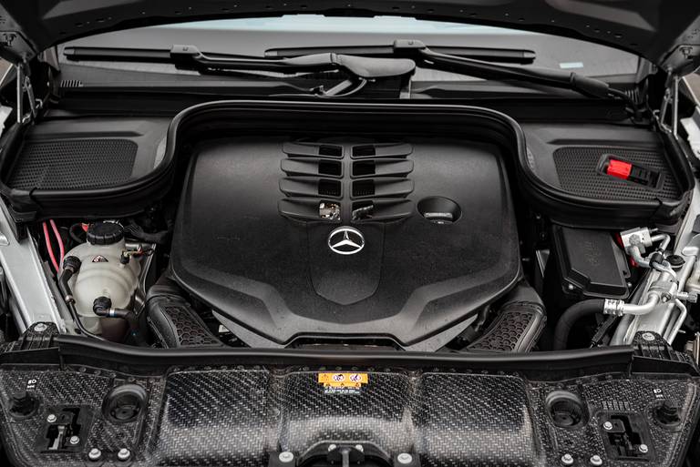 Mercedes-Benz-GLS-580-Engine