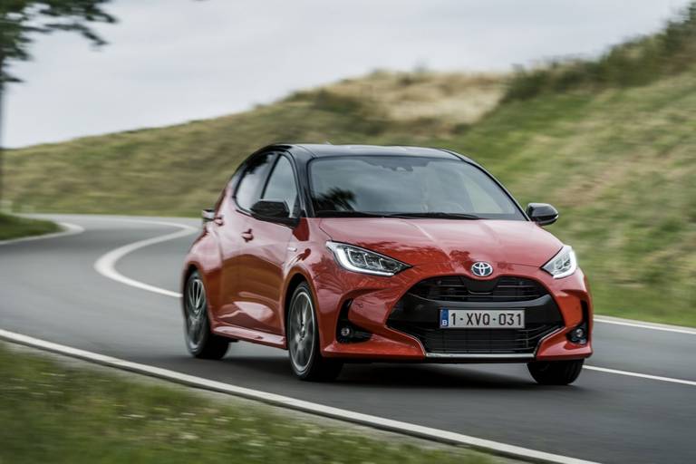  Sprechen wir vom Toyota GR Yaris, wird es wild:  Der sportliche Kleinwagen hat 261 PS auf der Uhr und schafft es in 5,5 Sekunden von 0 auf 100.