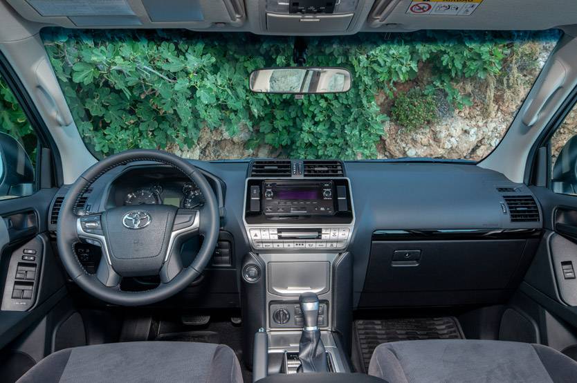 toyota-land-cruiser-prado-interior