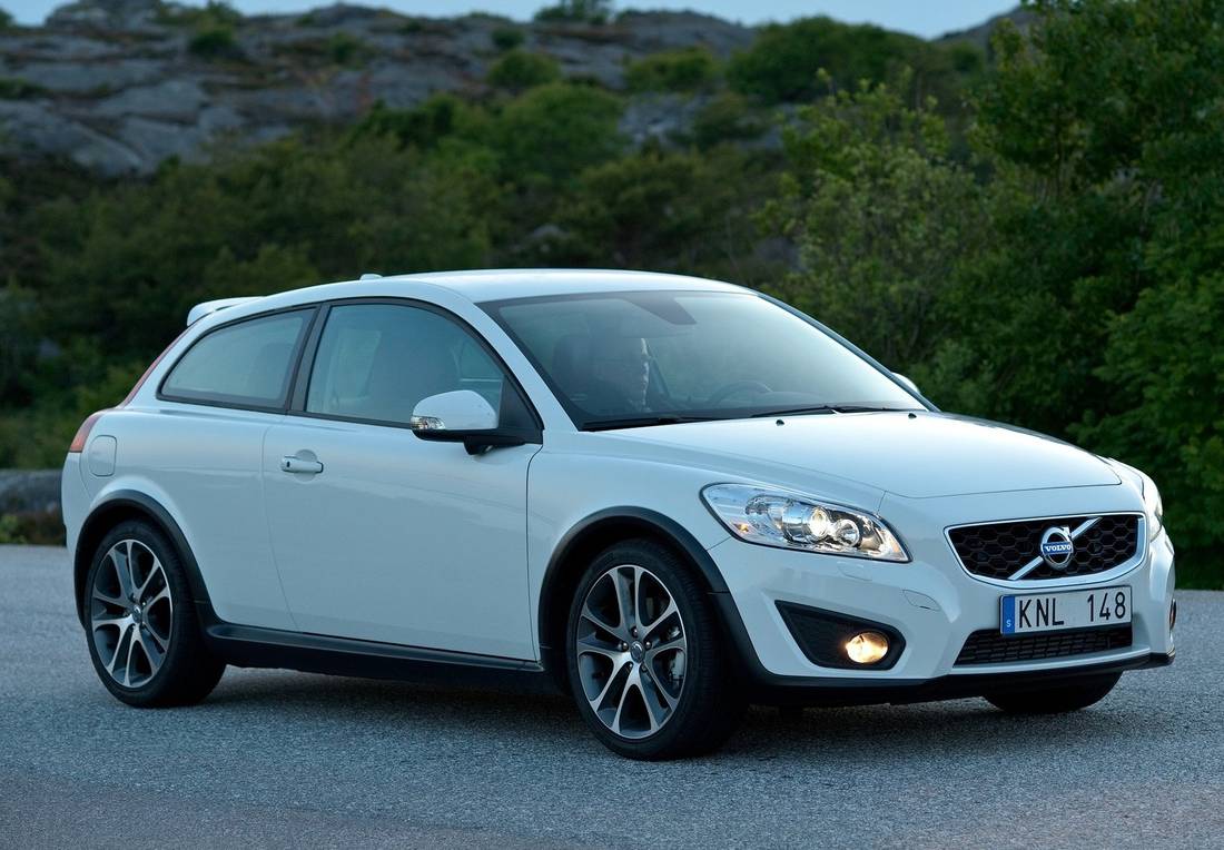 volvo-c30-white-side