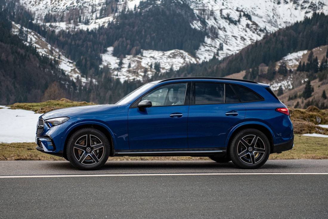 Mercedes-GLC-300-Side
