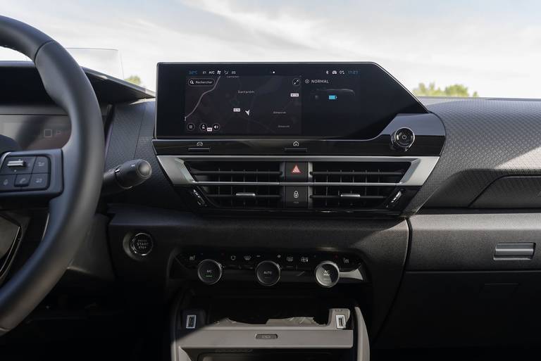 Citroen-e-C4-X-Infotainment