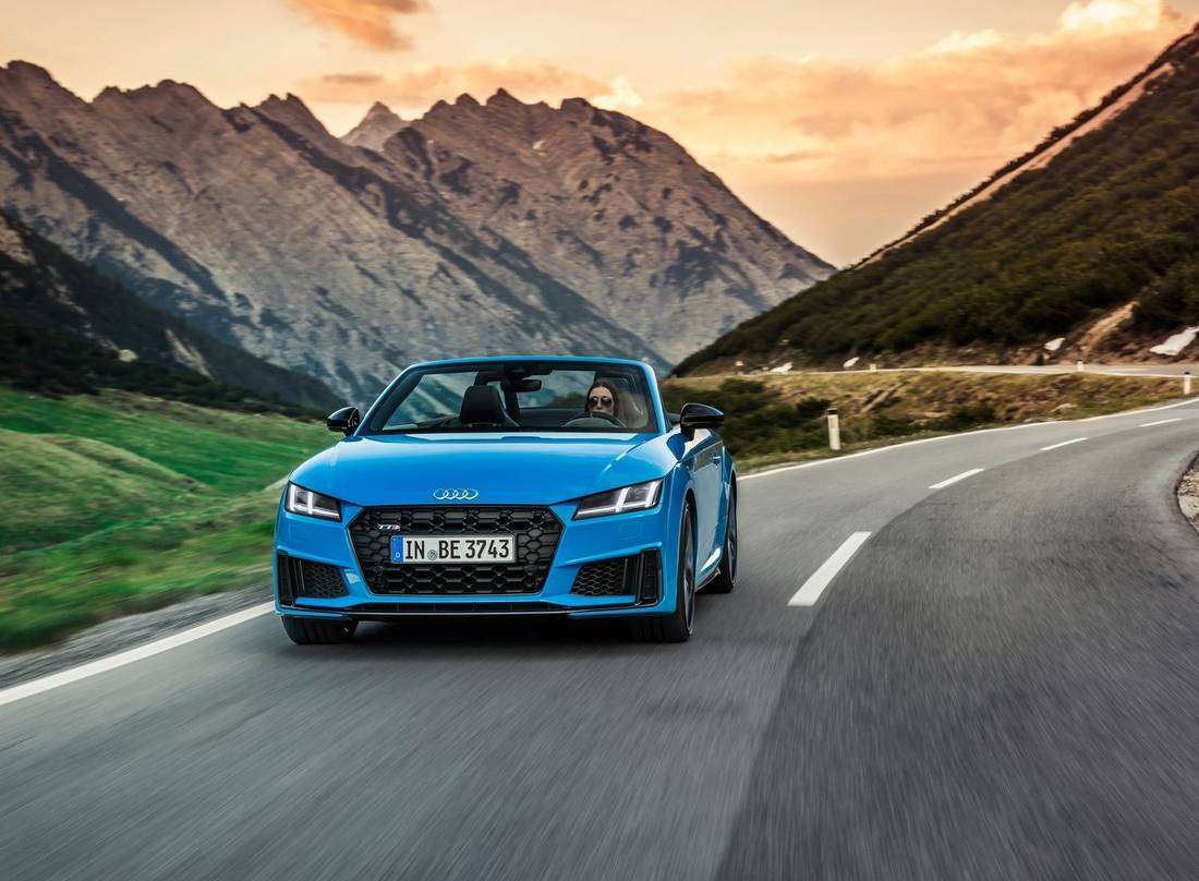 audi-tt-roadster-blue-overview