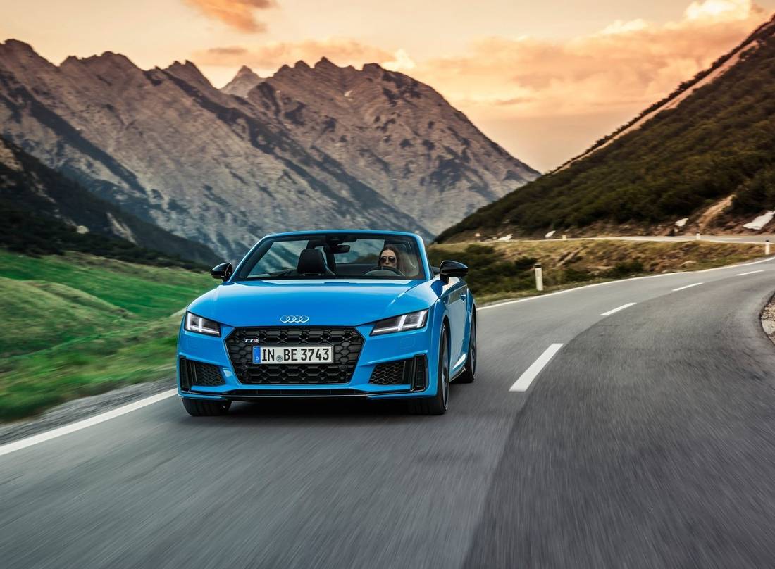 audi-tt-roadster-blue-overview