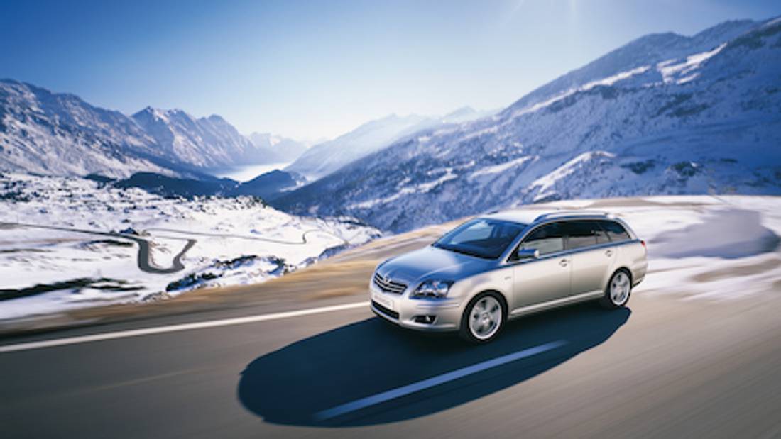 toyota-avensis-t25-l-01
