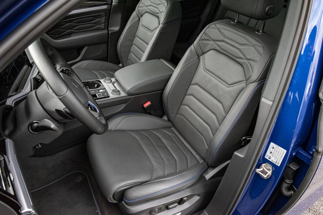 VW-Touareg-R-Hybrid-Seats