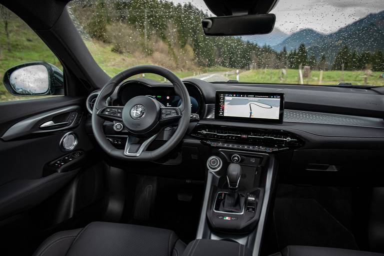 Alfa-Romeo-Tonale-Diesel-Cockpit