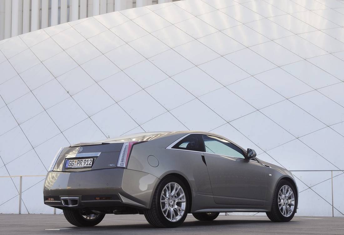 cadillac-cts-back