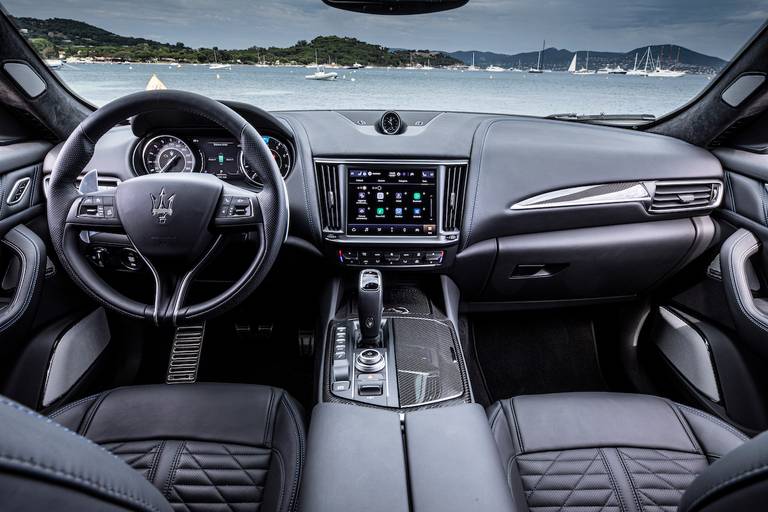Maserati Levante Hybrid interiors HIGH P2A7116