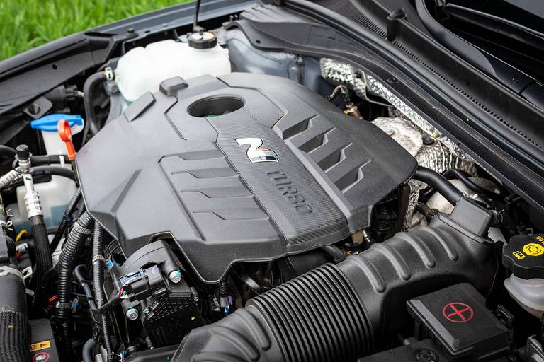 Hyundai-i30-Fastback-N-Performance-engine