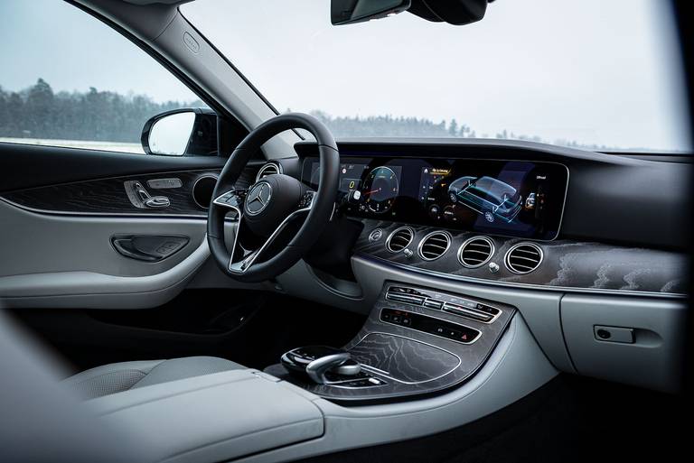 Mercedes-Benz-E-400-d-All-Terrain-Cockpit