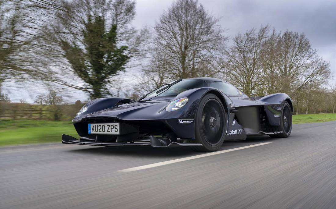 aston-martin-valkyrie-frontansicht-boden.jpg