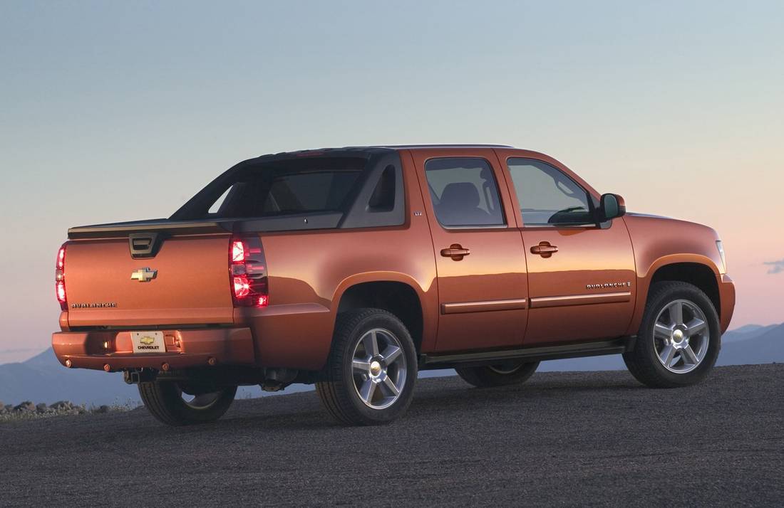 37wtwecDQgMeQrfsygF87l-98915acd45014685f7e5cb74f1e2a899-chevrolet-avalanche-back-1100