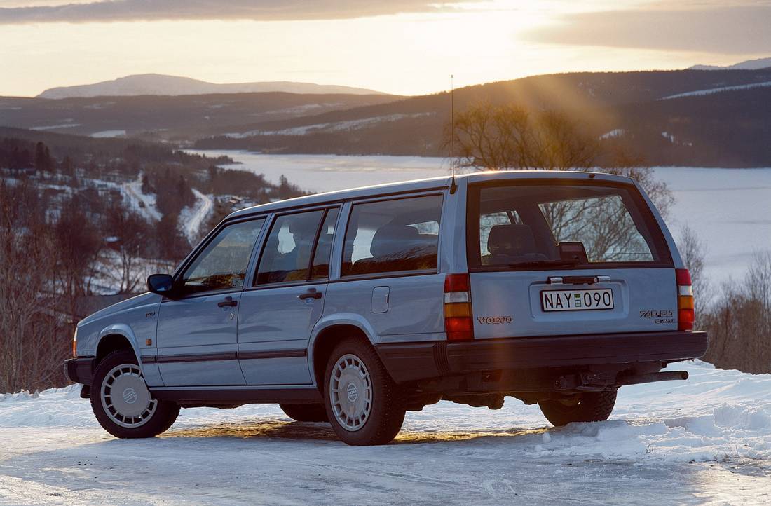 46dOmWijpiAe7jXsmua2Mk-bce45b0c56da4d67914d8248dbc4cfdb-volvo-745-back-1100