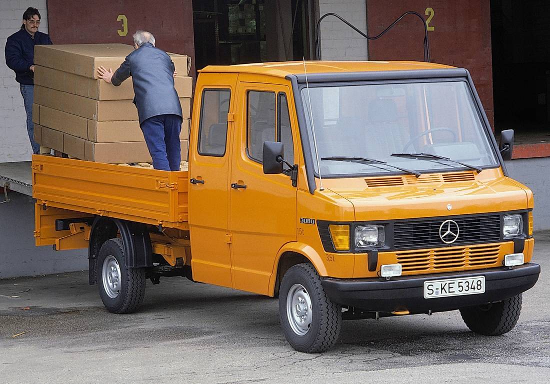 4UvT0C6YKXjxcORGEwrBSc-cb8e94c8fb65e43e7ee5f5fe4166f84f-mercedes-benz-308-front-1100