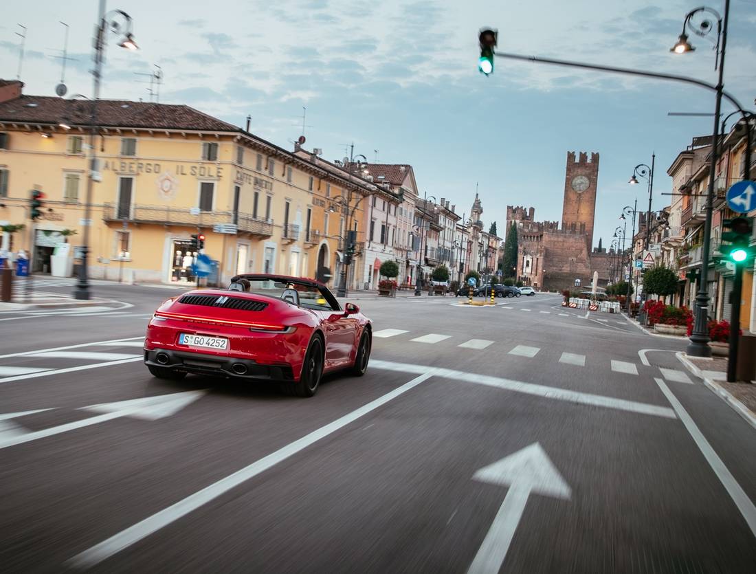 porsche-911-carrera-gts-back