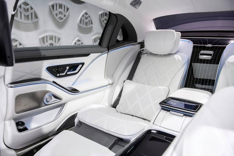 Mercedes-Maybach-S-Klasse-Fond