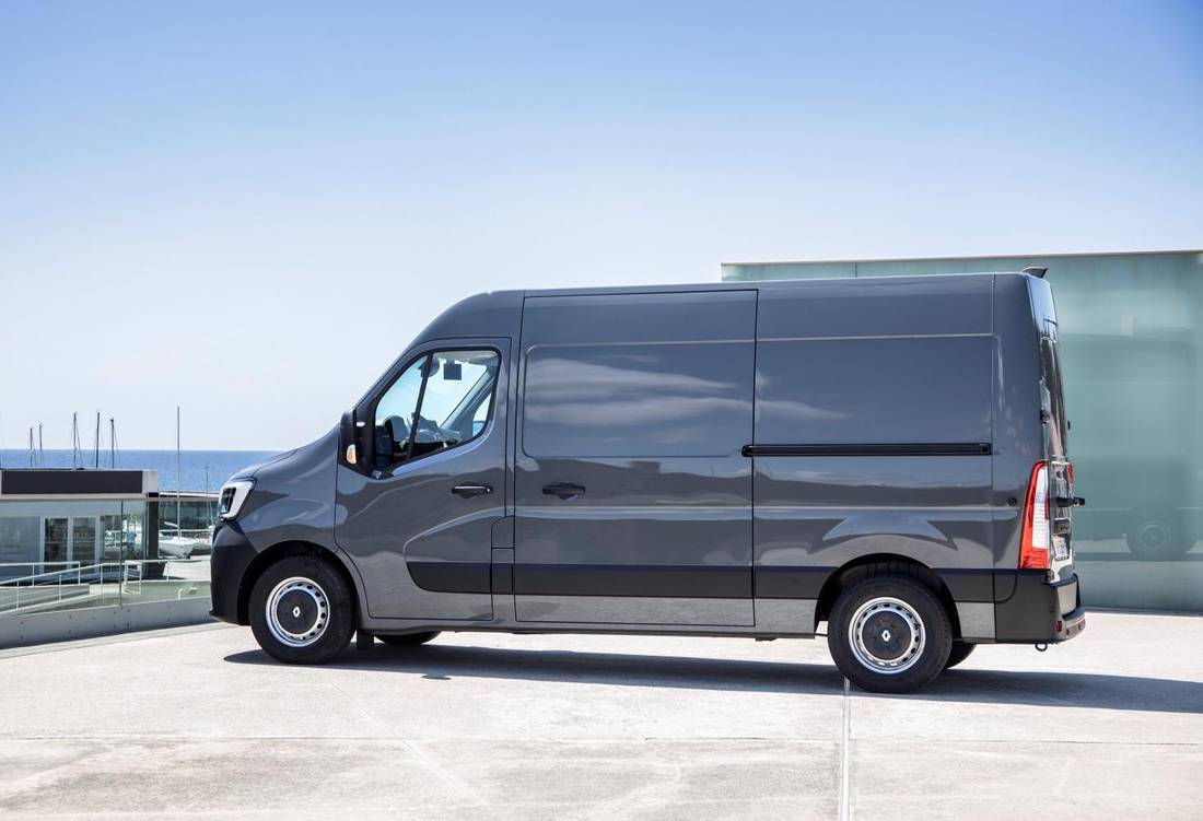 renault-master-side