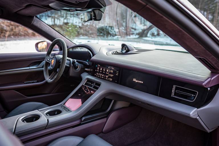 Porsche-Taycan-Interieur