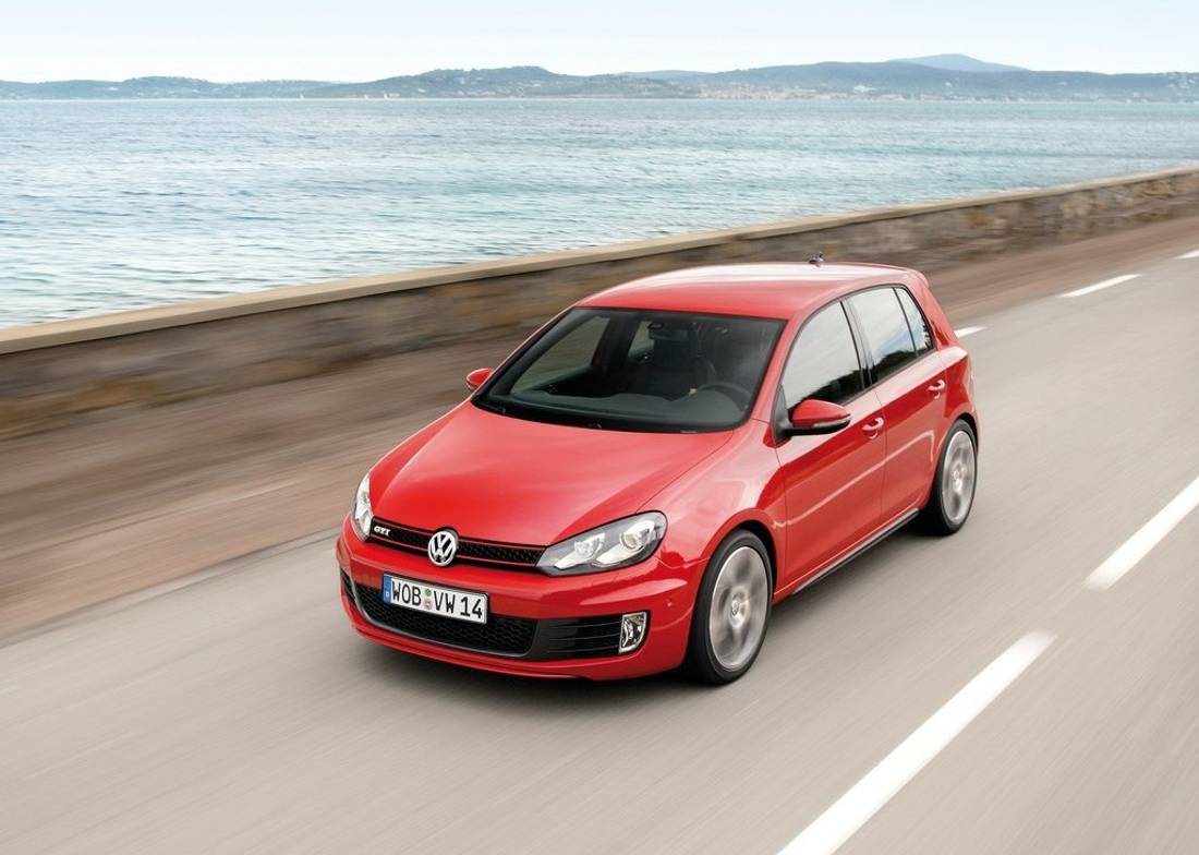 Volkswagen-Golf_GTI-2010-1024-09