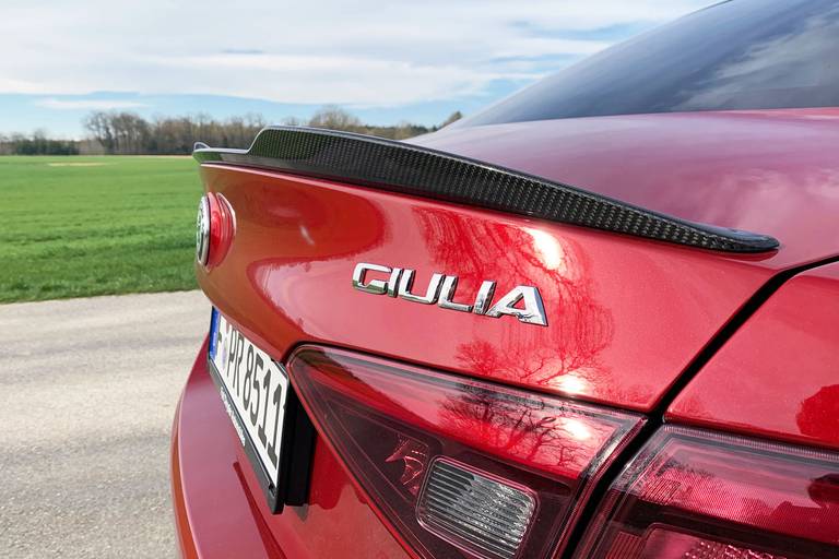 Alfa-Romeo-Giulia-Quadrifoglio-spoiler