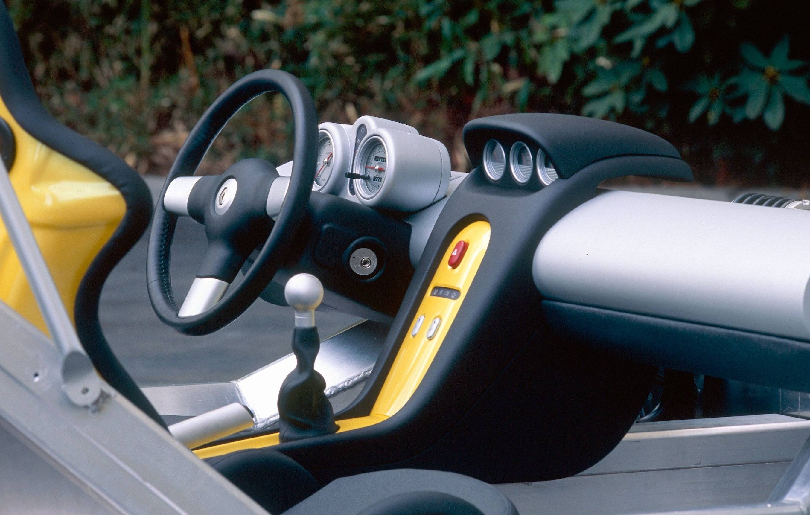 renault-sport-spider-interior