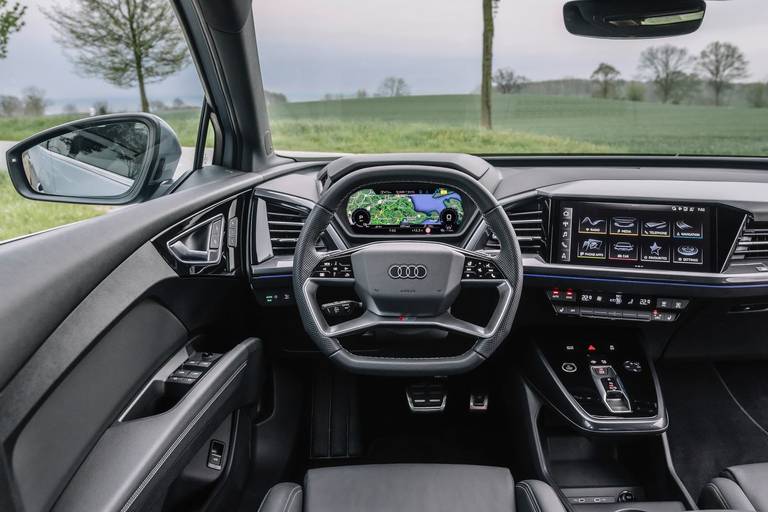 Audi-Q4-Sportback-e-tron-50-quattro-Rear-Interieur