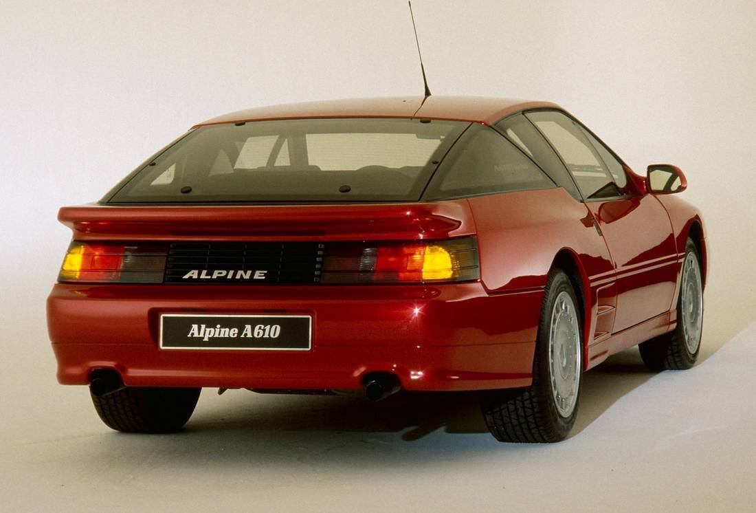 2UH19f0ShxDtBeP9h5XUH5-c7823bfb7672a811f04914f187ed0730-renault-alpine-a610-back-1100