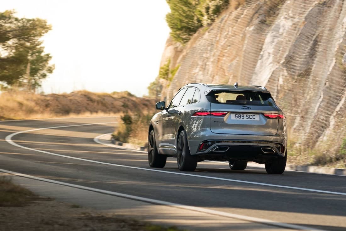 Jaguar-F-Pace-2021-Hero2