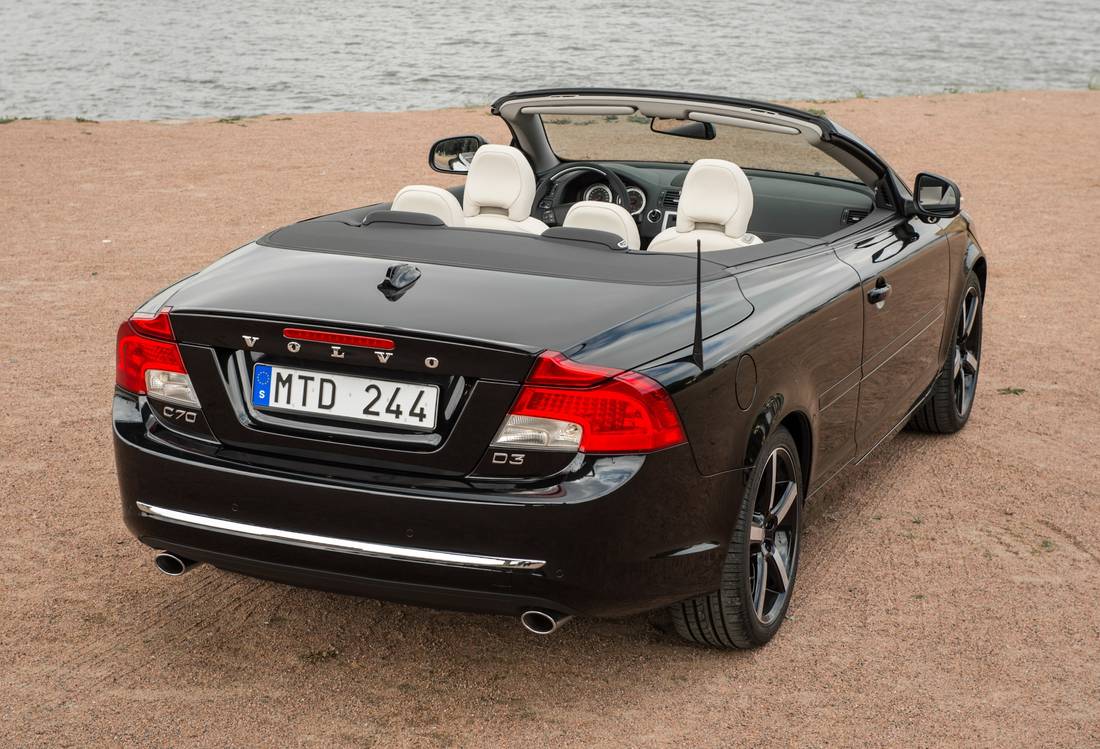 volvo-c70-ii-back