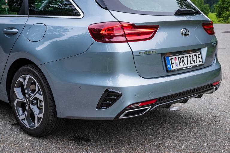 Kia-Ceed-Sportswagon-PHEV-Rear-Detail