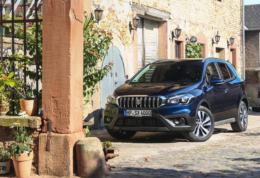 suzuki-sx4-s-cross-blue-front