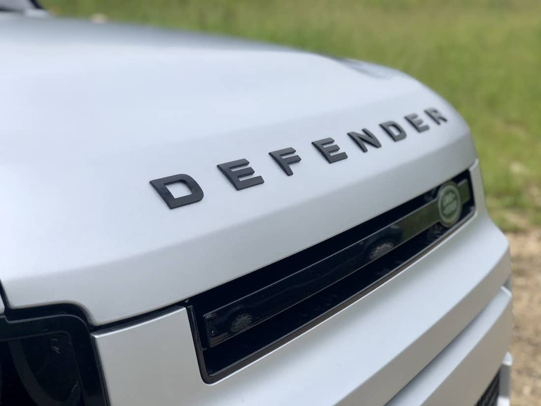 Land Rover Defender 110 2020 Motorhaube Schriftzug