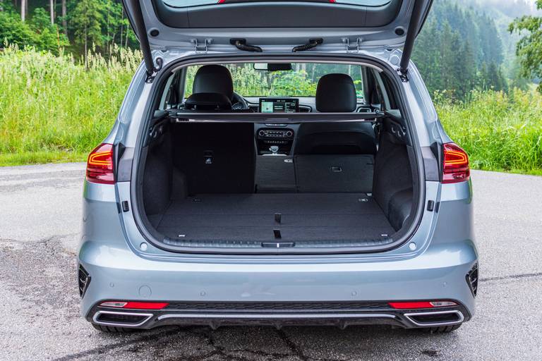 Kia-Ceed-Sportswagon-PHEV-Trunk-1