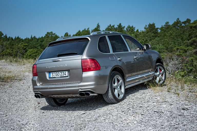  2002 kam er als Pionier im SUV-Segment auf den Markt: Der Porsche Cayenne.