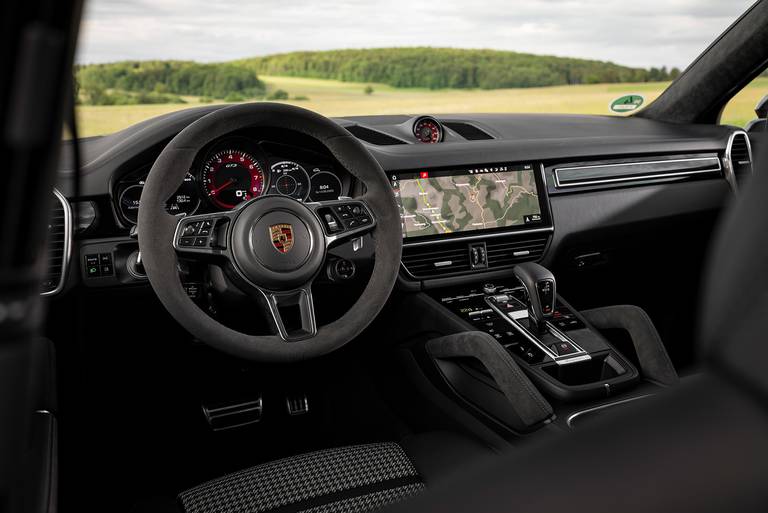 Porsche-Cayenne-GTS-Coupe-2020-Interieur