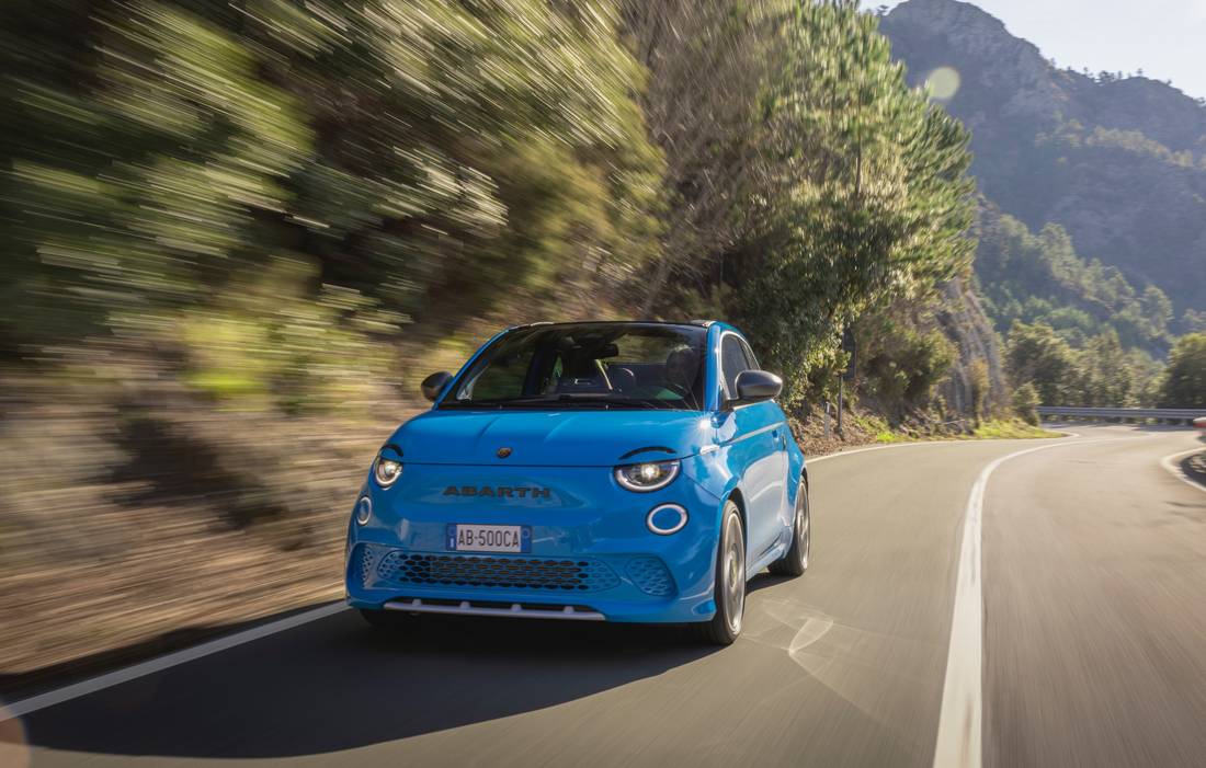 abarth-500e-cabrio-front