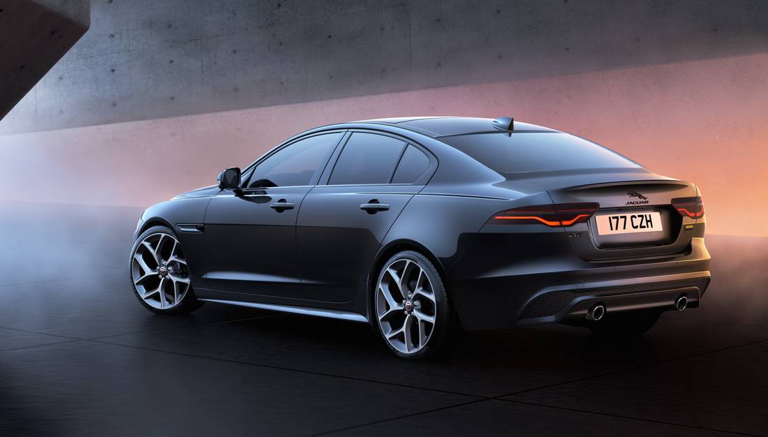 jaguar-xe-back