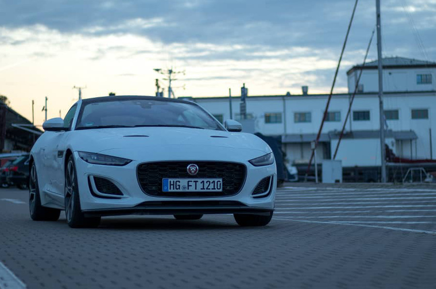 Jaguar F-Type P450 AWD