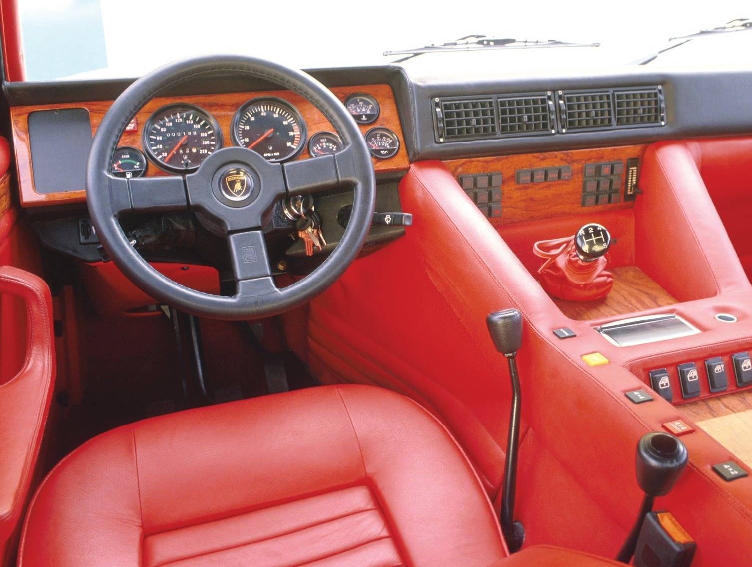 lamborghini-lm-interior