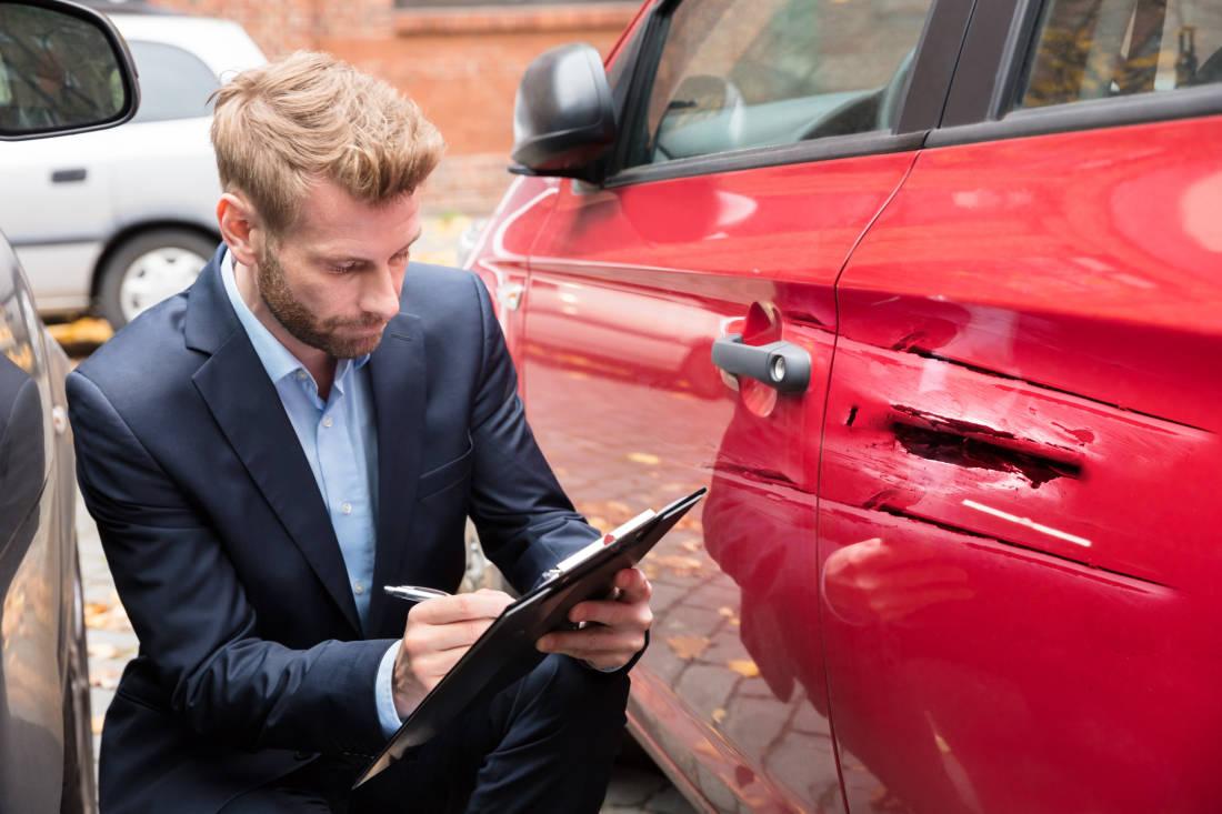 Blechschaden reparieren: Kosten für Ausbeulen und Co. - AutoScout24